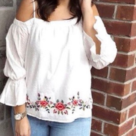 ‼️SOLD‼️White off the shoulder top with flowers! - Picture 1 of 3